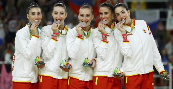 El equipo español de gimnasia rítmica muerde la plata olímpica en Río 2016. /REUTERS