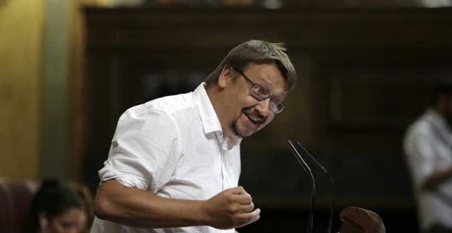 Xavier Domènech, de En Comú Podem, durante su intervención en la segunda sesión del debate de investidura del líder del PP, Mariano Rajoy, que se celebra este miércoles en el Congreso de los Diputados.- EFE/Emilio Naranjo