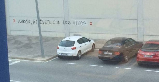 Una de las pintadas en Pamplona contra el alcalde por la exhumación de los generales golpistas Mola y Sanjurjo. DIARIO DE NAVARRA