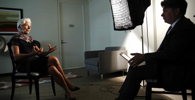 La directora gerente del FMI, Christine Lagarde, durante una entrevista con la agencia Reuters en la sede del organismo internacional en  Washington. REUTERS/Gary Cameron