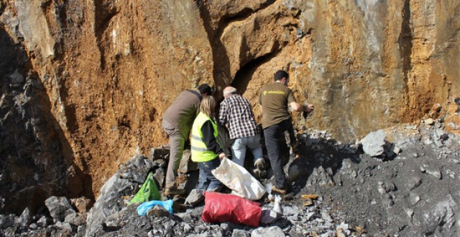 Excavando el yacimiento Artazu VII que se localiza en la cantera de Kobate en Arrasate (Gipuzkoa). / (UPV/EHU)