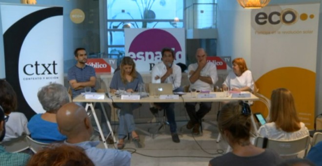 Víctor Alonso Rocafort, María Eugenia Rodríguez Palop, Miguel Mora, Santiago Alba Rico y Rosa Pereda durante el debate organizado por Espacio Público y 'CTXT'.