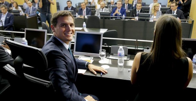 El presidente de Ciudadanos, Albert Rivera, preside la reunión del grupo parlamentario de su partido celebrada hoy en el Congreso. EFE/Juan Carlos Hidalgo