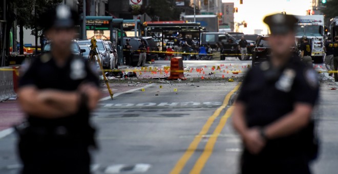 Agentes de la Policía, en el lugar de la explosión en Manhanttan, Nueva York.- REUTERS