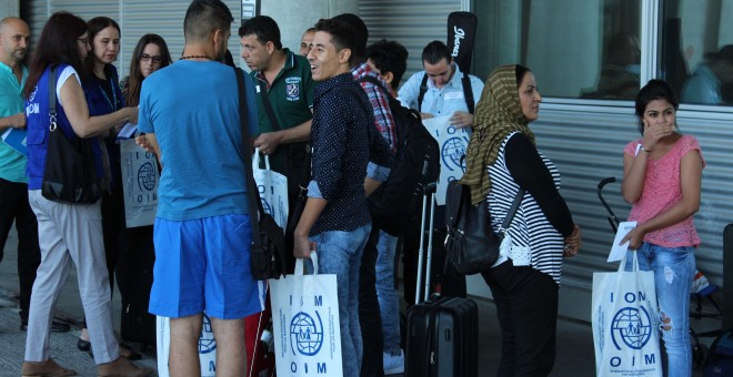 Los refugiados llegados a España este lunes, en el Aeropuerto de Barajas. Ministerio del Interior