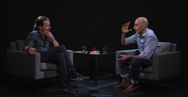 El escritor Montero Glez durante su entrevista con Pablo Iglesias en 'Otra Vuelta de Tuerka'