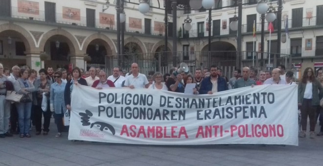 Partidos y asociaciones se sumaron a la protesta convocada en Tudela por la Asamblea contra el Campo de Tiro Militar de Bardenas.