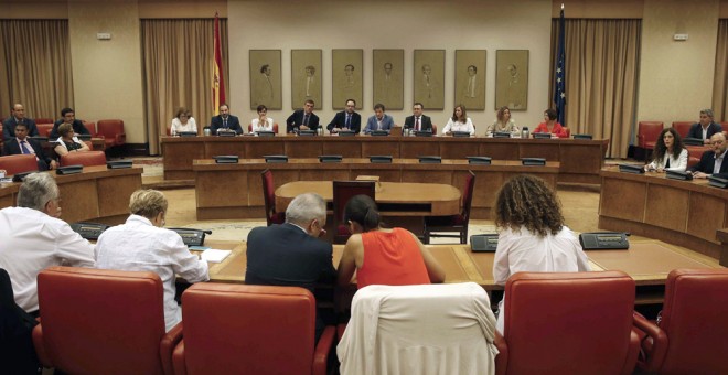 El presidente de la Comisión Gestora del PSOE, Javier Fernández, se ha reunido en el Congreso con el grupo parlamentario socialista para explicar sus planes. EFE/Paco Campos