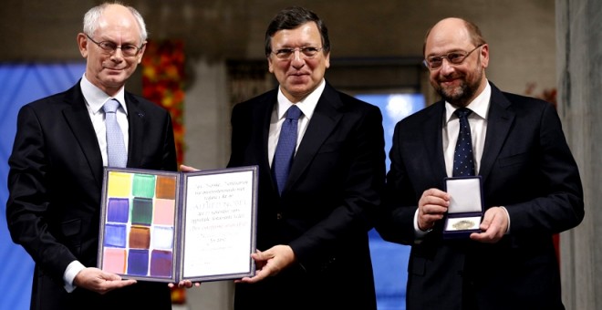 El presidente del Consejo Europeo, Herman Van Rompuy, y el presidente de la Comisión Europea, José Manuel Durao Barroso, han recibido el premio Nobel de la Paz, junto al presidente del Parlamento, Martin Schulz.  / EFE