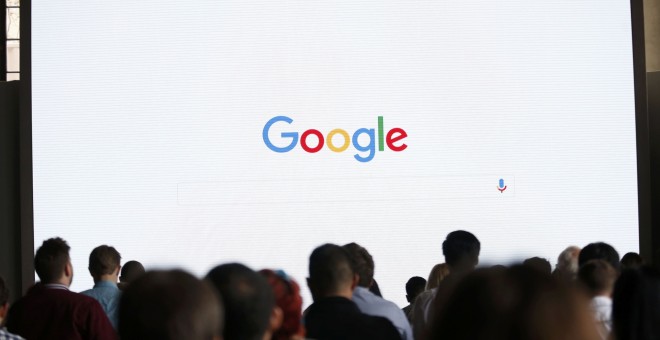 Attendees wait for the program to begin during the presentation of new Google hardware in San Francisco, California, U.S. October 4, 2016. REUTERS/Beck Diefenbach