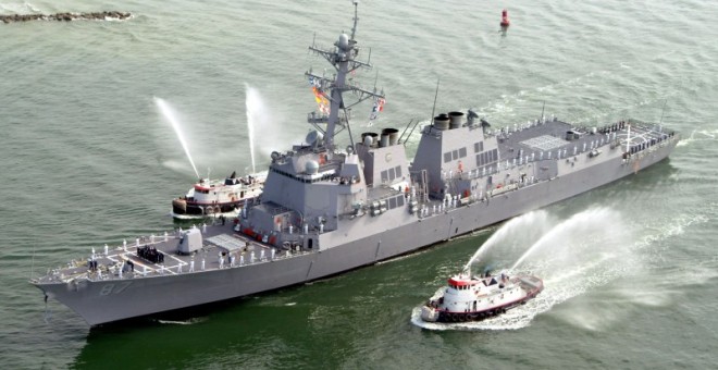 El destructor estadounidense USS Mason a su llegada a Florida tras recibir en cuatro días dos ataques con misiles desde Yemen cuando navegaba junto a la Península Arábiga. - REUTERS