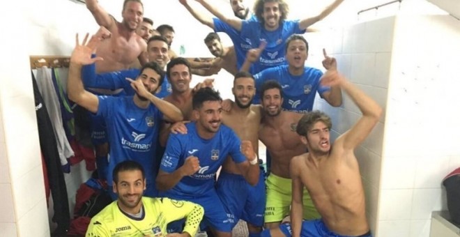 Los jugadores del Formentera festejando su pase a los dieciseisavos de final de la Copa.