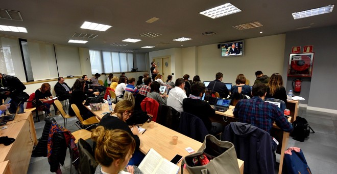 Imagen de la sala de prensa de la Audiencia Nacional en San Fernando de Henares, durante la declaración del presunto cabecilla de la trama Gürtel, Francisco Correa, en el macarojuicio que sienta en el banquillo a 37 acusados de la red corrupta. EFE/Fernan