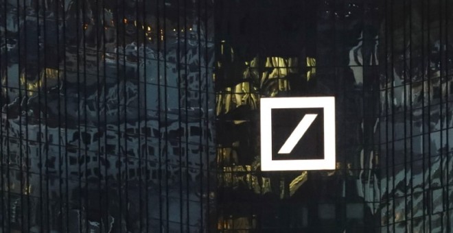 Detalle del rascacielos de Fráncfort donde tiene su sede Deutsche Bank REUTERS/Kai Pfaffenbach
