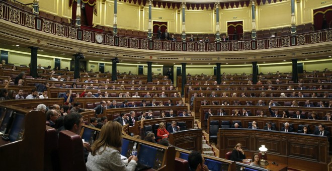 Vista general del hemiciclo del Congreso durante el pleno celebrado esta mañana. EFE/J. J. Guillén