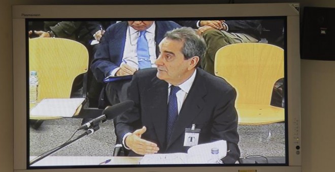 El expresidente de Caja Madrid Jaime Terceiro, en una imagen del monitor de la sala de prensa de la Audiencia Nacional, en San Fernando de Henares. EFE/Emilio Naranjo