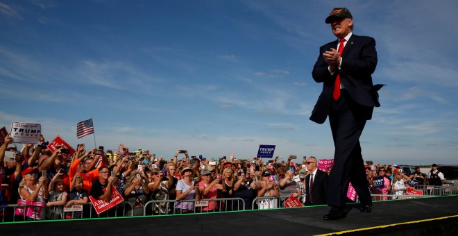El candidato republicano a la presidencia de los Estados Unidos, Donald Trump, en un mítin en Sanford, Florida. REUTERS/Jonathan Ernst