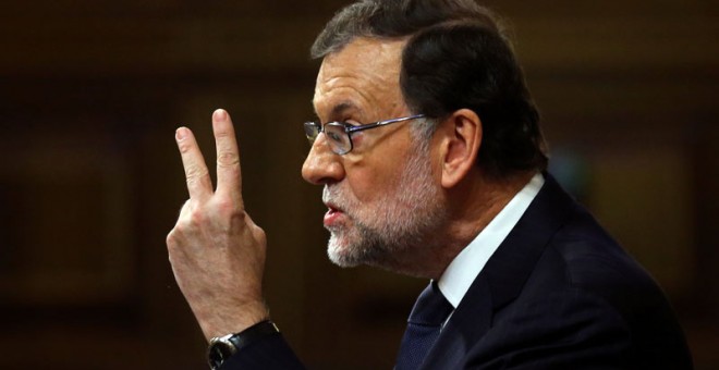 Rajoy durante una de sus intervenciones en la sesión de investidura. / ANDREA COMAS (REUTERS)