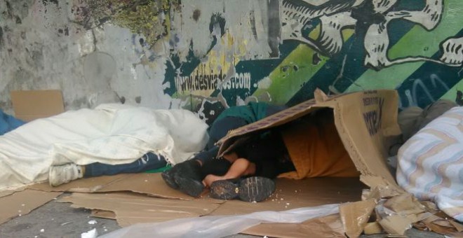 Menores tutelados por la Comunidad durmiendo en la calle. FUNDACIÓN RAÍCES