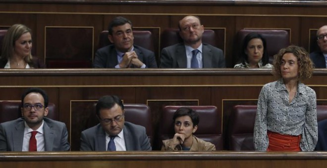 La portavoz adjunta del grupo socialista en el Congreso, Meritxell Batet, durante la votación en la sesión de la tarde de la segunda jornada del debate de investidura del candidato del PP, Mariano Rajoy, hoy en el Congreso. / EFE