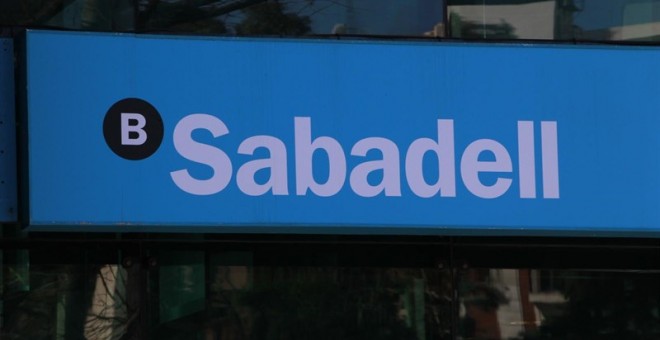Logo del Banco Sabadell en una sucursal de la entidad. E.P.
