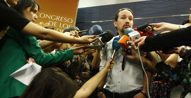 Pablo Iglesias, secretario general de Podemos, hace unas declaraciones a los medios en el Congreso de los Diputados. E.P.