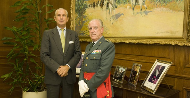 El teniente general José Luis Ulla y el director general de la Guardia Civil en la primera legislatura de Rajoy, Arsenio Fernández de Mesa. Foto: Guardia Civil