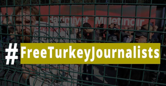 Cartel de apoyo a los periodistas turcos encarcelados que circula por las redes sociales.