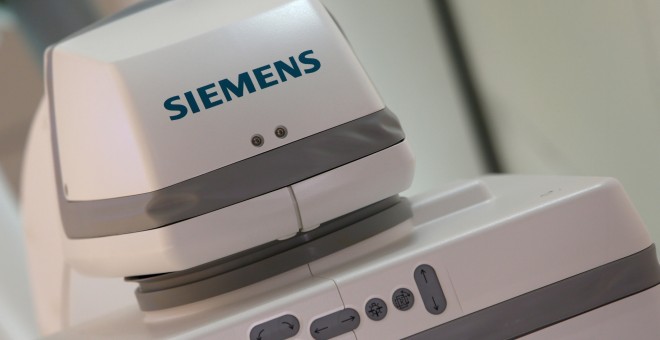 Un escáner de Siemens para tomografía axial computarizada, en su planta de en la planta de fabricación de eqjuipos médicos en  Forchheim, cerca de Nuremberg. REUTERS / Michaela Rehle