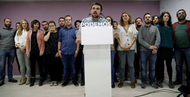 El portavoz de Podemos en el Senado y diputado regional en la Asamblea de Madrid, Ramón Espinar, durante la rueda de prensa que ha ofrecido tras ganar las primarias para liderar la formación en la Comunidad de Madrid. EFE/JuanJo Martin