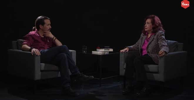 Pablo Iglesias entrevista a Lidia Falcón en 'Otra Vuelta de Tuerka'.