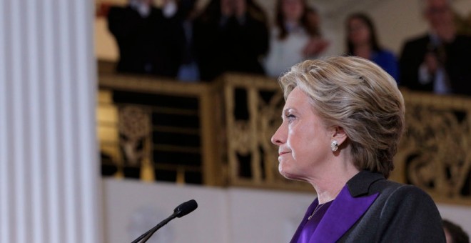 Hillary Clinton, durante su discurso tras perder en las elecciones de EEUU. REUTERS/Brian Snyder