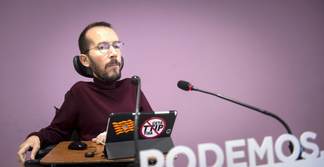 El secretario de Organización de Podemos, Pablo Echenique, durante la rueda de prensa que ha ofrecido en Madrid tras la reunión del Consejo de Coordinación del partido. EFE/Luca Piergiovanni