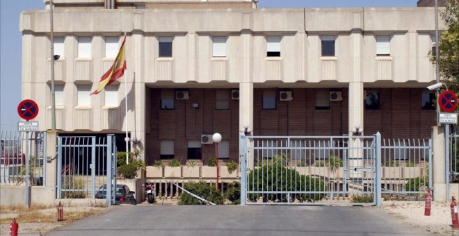 Imagen de archivo de la fachada del Centro de Internamiento de Extranjeros (CIE) de Murcia. EFE