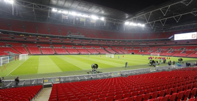 La selección española ejercitándose en el estadio de Wembley, vacío ayer, /EFE