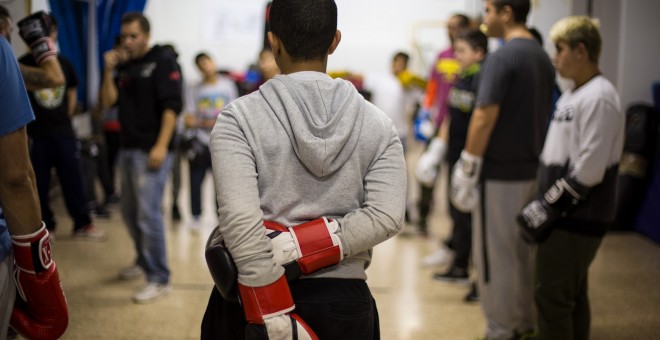 Los chavales en la escuela de boxeo de Hortaleza que coordina Julio RUBIO. REPORTAJE FOTOGRÁFICO: JAIRO VARGAS