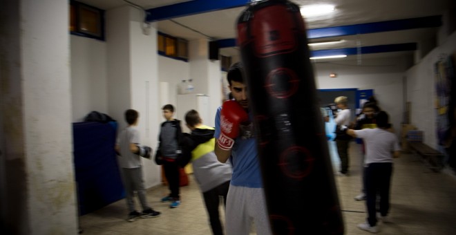Los chavales en la escuela de boxeo de Hortaleza que coordina Julio RUBIO. REPORTAJE FOTOGRÁFICO: JAIRO VARGAS