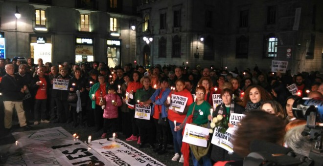 Entre los manifestantes se encontraban representantes de la Plataforma de Afectados por la Hipoteca (PAH), de la Alianza contra la Pobreza Energética (APE) y algunos dirigentes políticos / LS