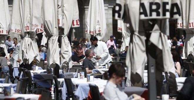 Dentro del Régimen General, un total de 261.096 extranjeros, el 18%, trabajaba en la hostelería. / EUROPA PRESS