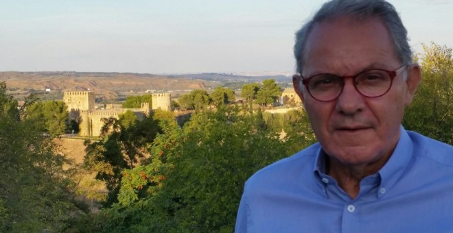 Foto cedida por el periodista José Ángel de la Casa con la ciudad de Toledo de fondo.