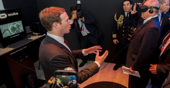 El creador de Facebook durante su conferencia en la Cumbre de Líderes del Foro de Cooperación Económica Asia Pacífico / REUTERS