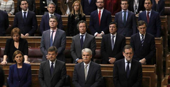 Los diputados del PP, durante el minuto de silencio, que se guardó en el Congreso de los Diputados por la memoria de Rita Barberá. | SERGIO BARRENECHEA (EFE)
