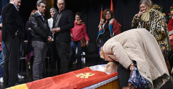 Acto de despedida y homenaje al escritor Marcos Ana que ha tenido lugar este sábado en el Auditorio Marcelino Camacho de CCOO en Madrid. EFE/Fernando Villar