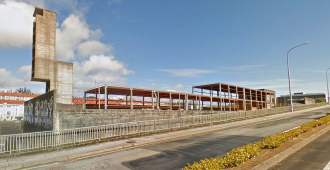 El edificio inacabado del parque de Bomberos Comarcal de Santiago, en el barrio de Salgueiriños / GOOGLE MAPS