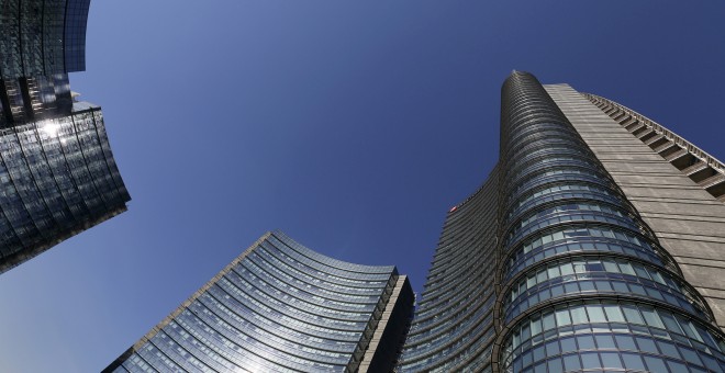 Sede de UniCredt, el mayor banco de Italia, en Milán. REUTERS/Stefano Rellandini