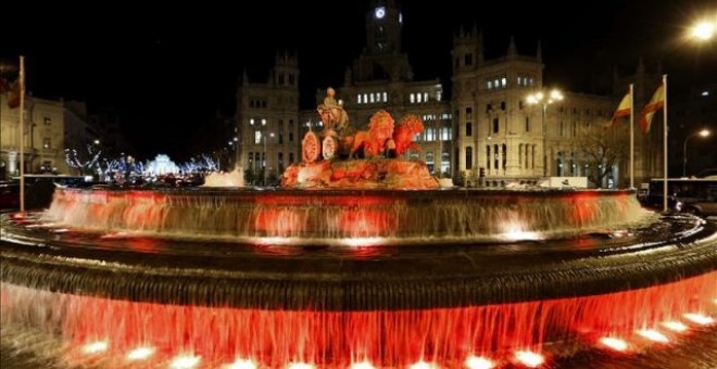Madrid apaga la iluminación de Cibeles y Correos por la 'terrible' situación de Alepo. EFE
