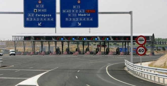 Los peajes de la autopista Eje-Aeropuerto, en Madrid, de OHL. E.P.