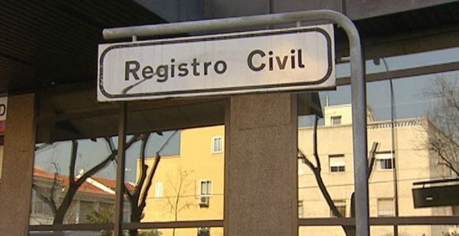 Puerta del Registro Civil de Murcia.