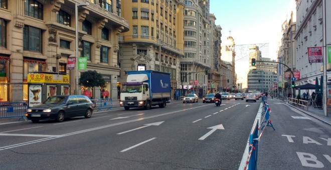 Aspecto de la Gran Vía dirección a Callao con escasez de vehículos. /J. Y.