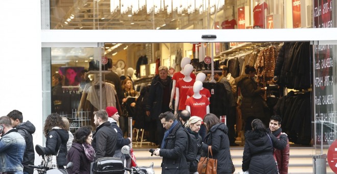 Las tiendas del centro de la capital ya están todas de rebajas.